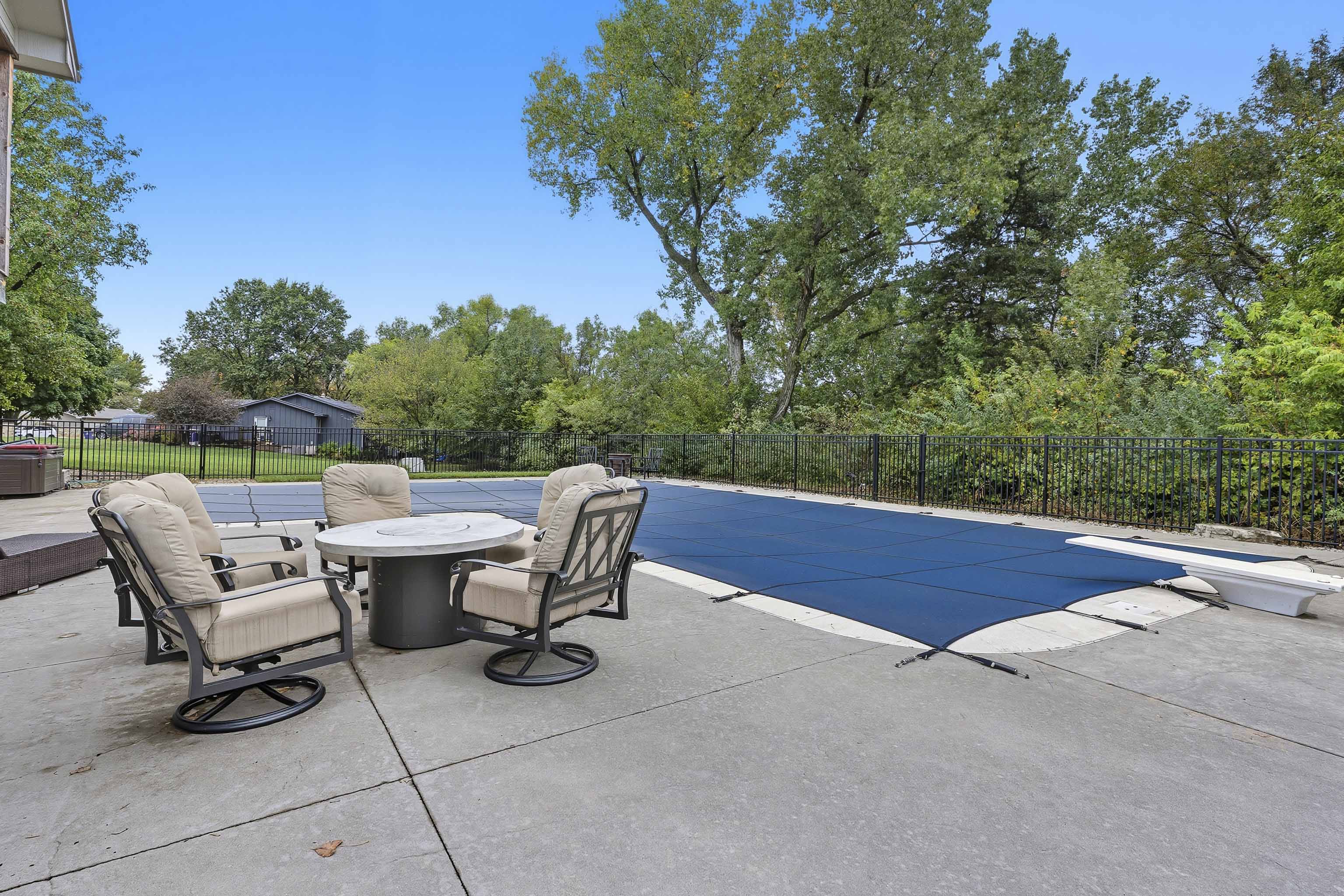 Manhattan, Kansas, 66502, United States, 5 Bedrooms Bedrooms, ,3 BathroomsBathrooms,Residential,For Sale,1960988