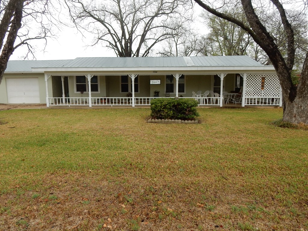 Fredericksburg, Texas, 78624, United States, 3 Bedrooms Bedrooms, ,2 BathroomsBathrooms,Residential,For Sale,1842373