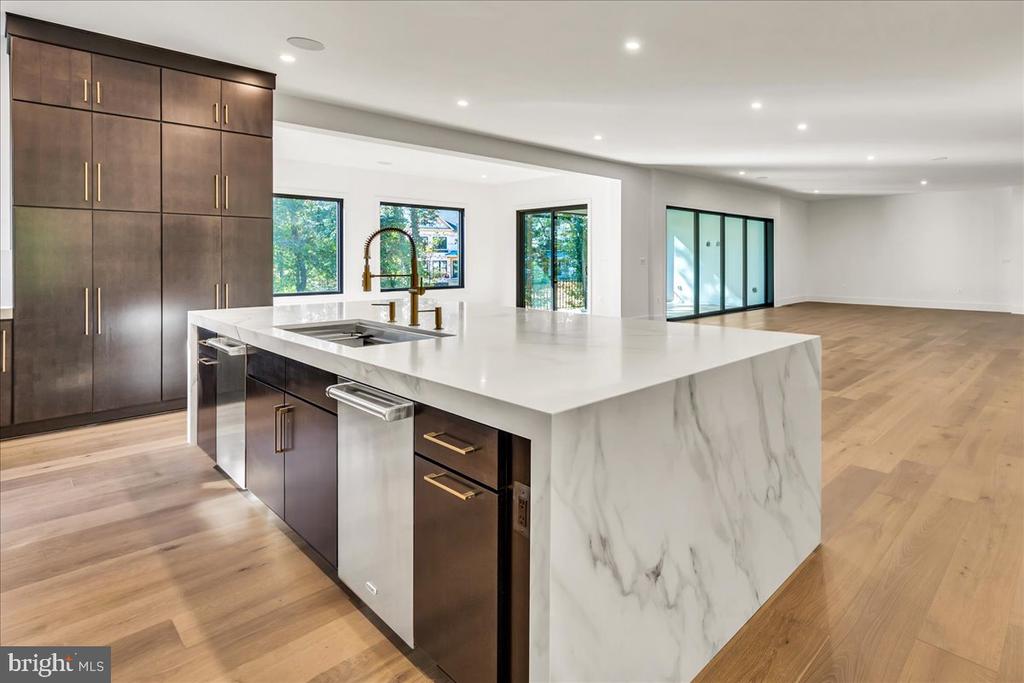 Oak Hill, Virginia, 20171, United States, 4 Bedrooms Bedrooms, ,6 BathroomsBathrooms,Residential,For Sale,1975250