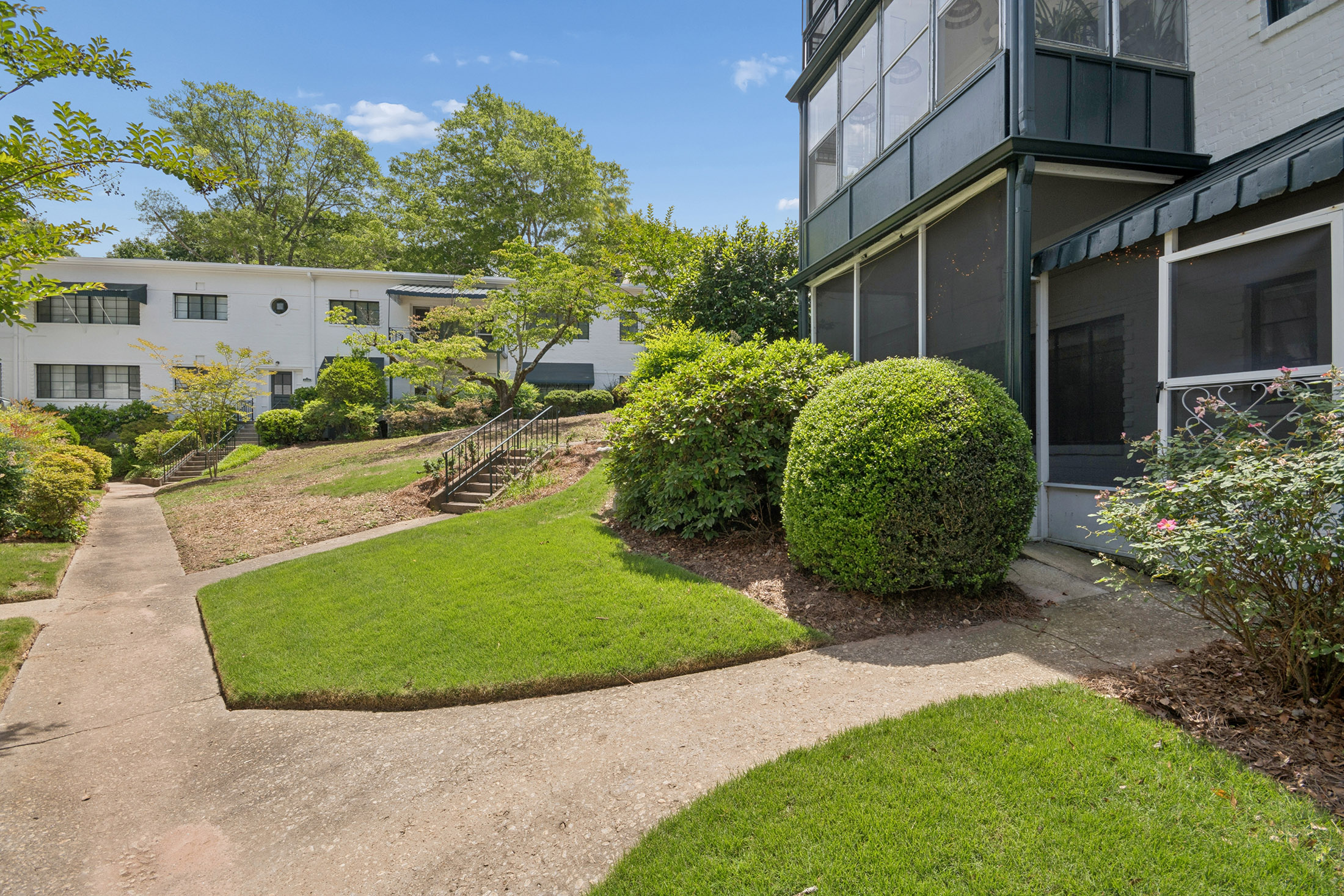  Stunning Mid-century End Unit in a Fantastic Location - 物件實景