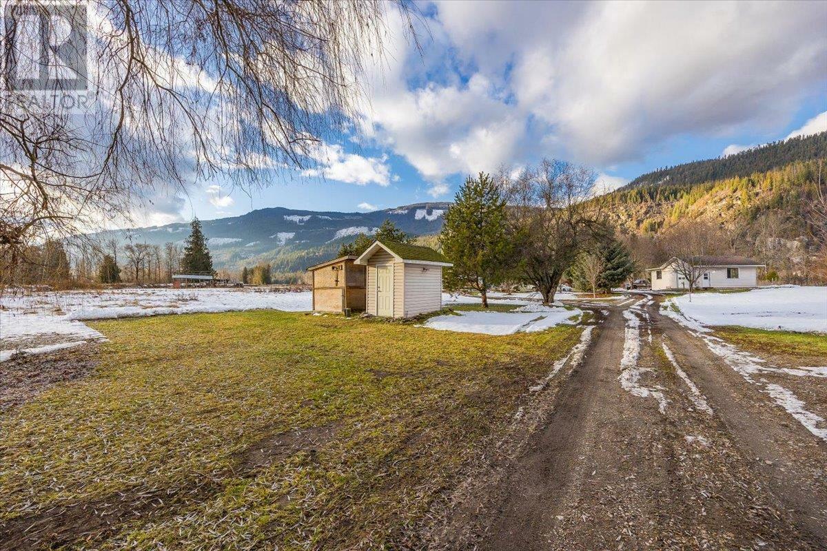 SICAMOUS, British Columbia, V0E 2V4, CA, 2 Bedrooms Bedrooms, ,2 BathroomsBathrooms,Residential,For Sale,1836920