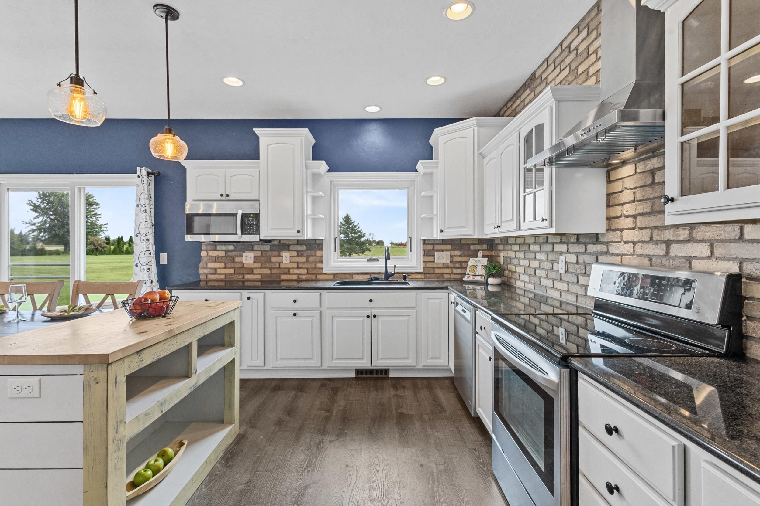 Neenah, Wisconsin, 54956, United States, 4 Bedrooms Bedrooms, ,4 BathroomsBathrooms,Residential,For Sale,1930712