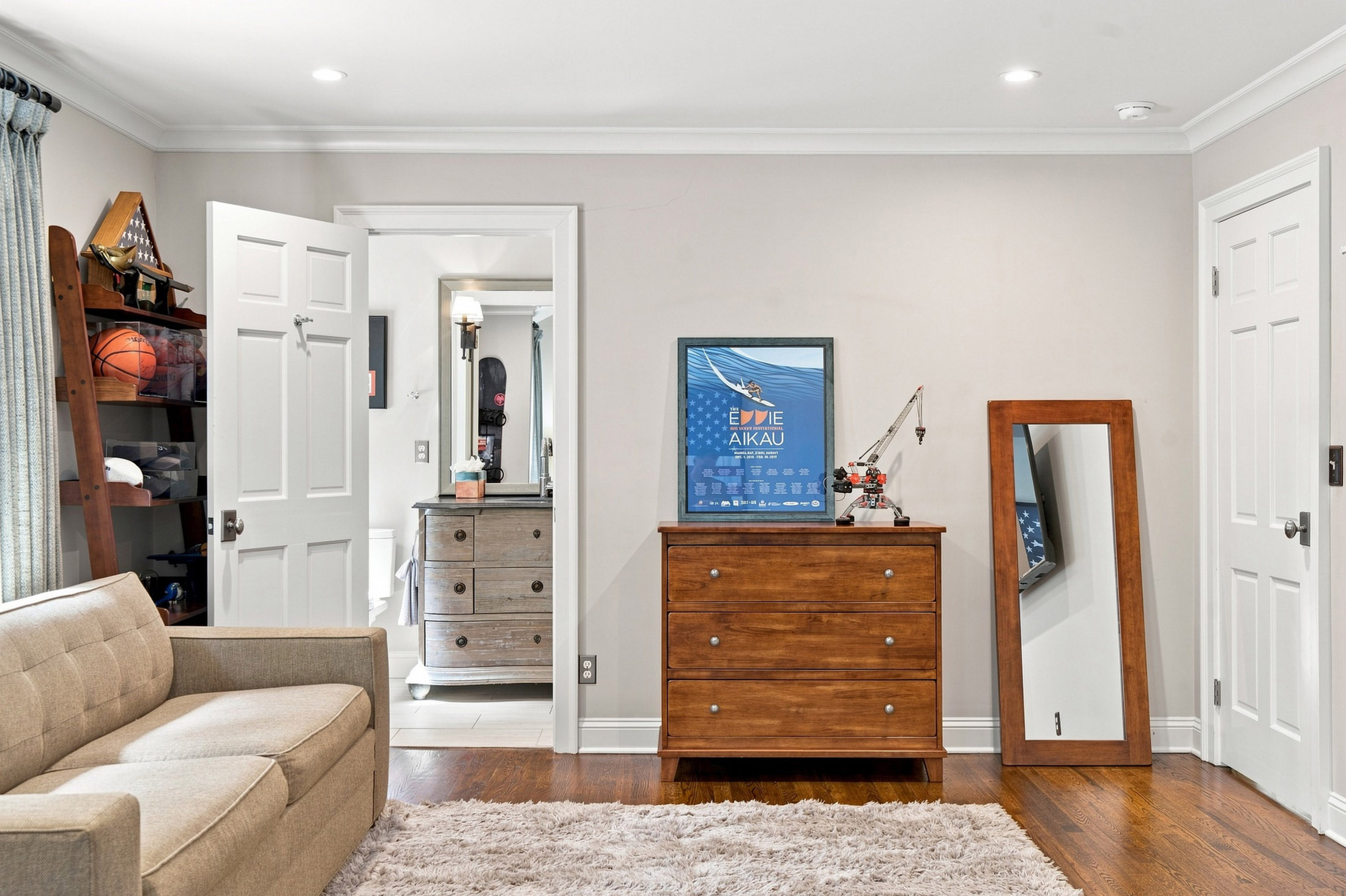  Thoughtfully Designed and Renovated Home in Londonberry Estates - 物件實景