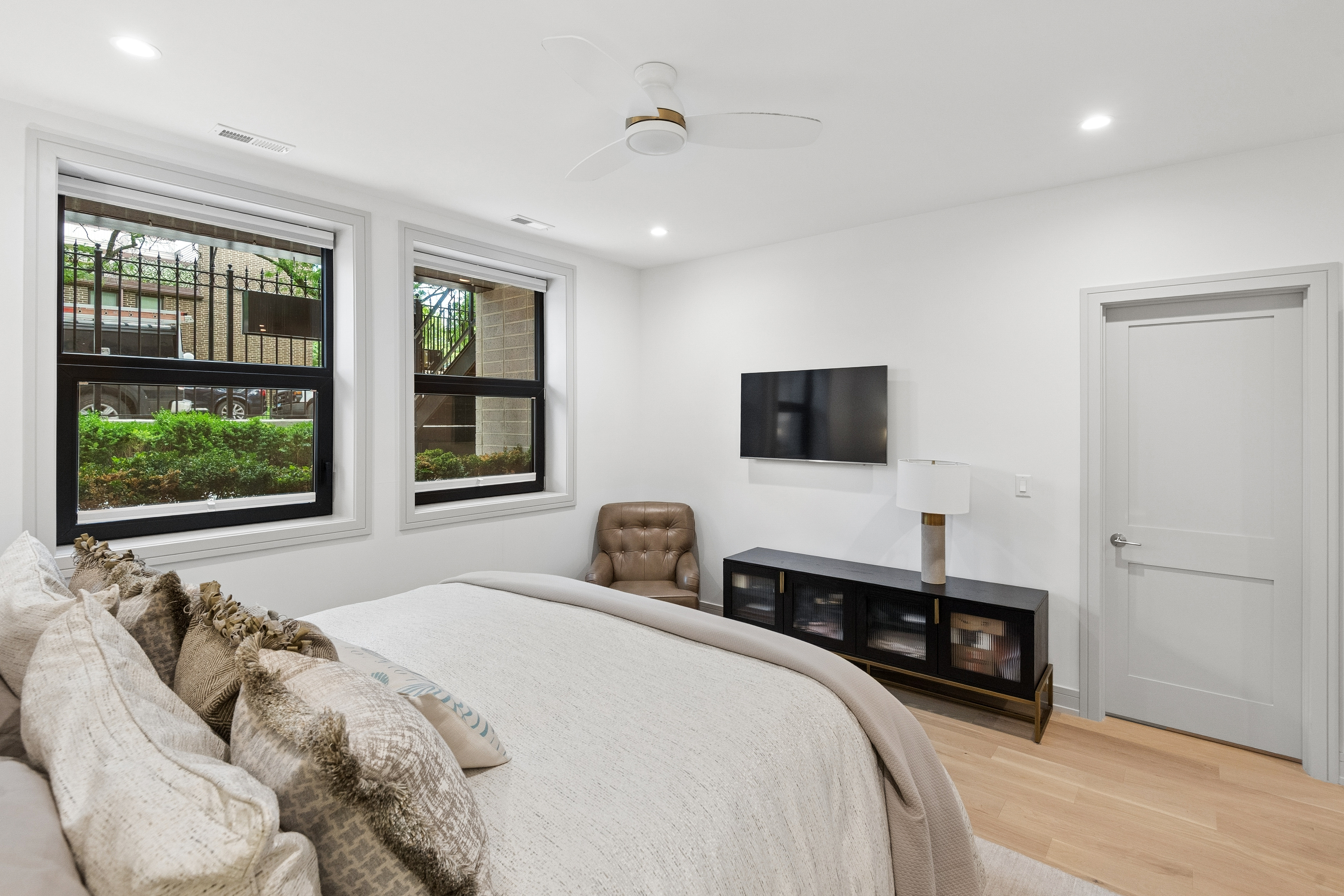  Welcome to this Exceptional Duplex Residence in theHheart of Lincoln Park - 物件實景
