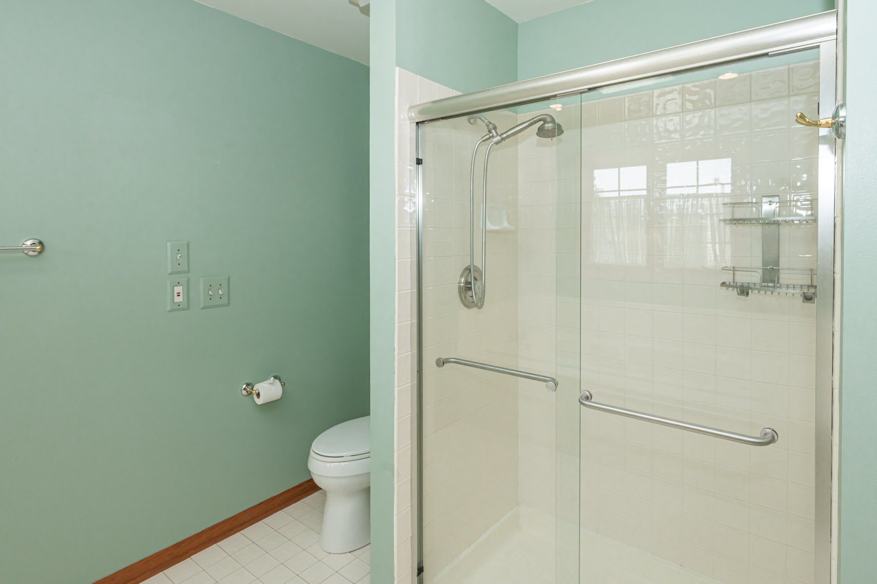  Beautifully Maintained Storybook Home - 物件實景