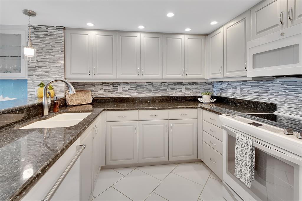 Daytona Beach Shores, Florida, 32118, United States, 2 Bedrooms Bedrooms, ,2 BathroomsBathrooms,Residential,For Sale,1906668