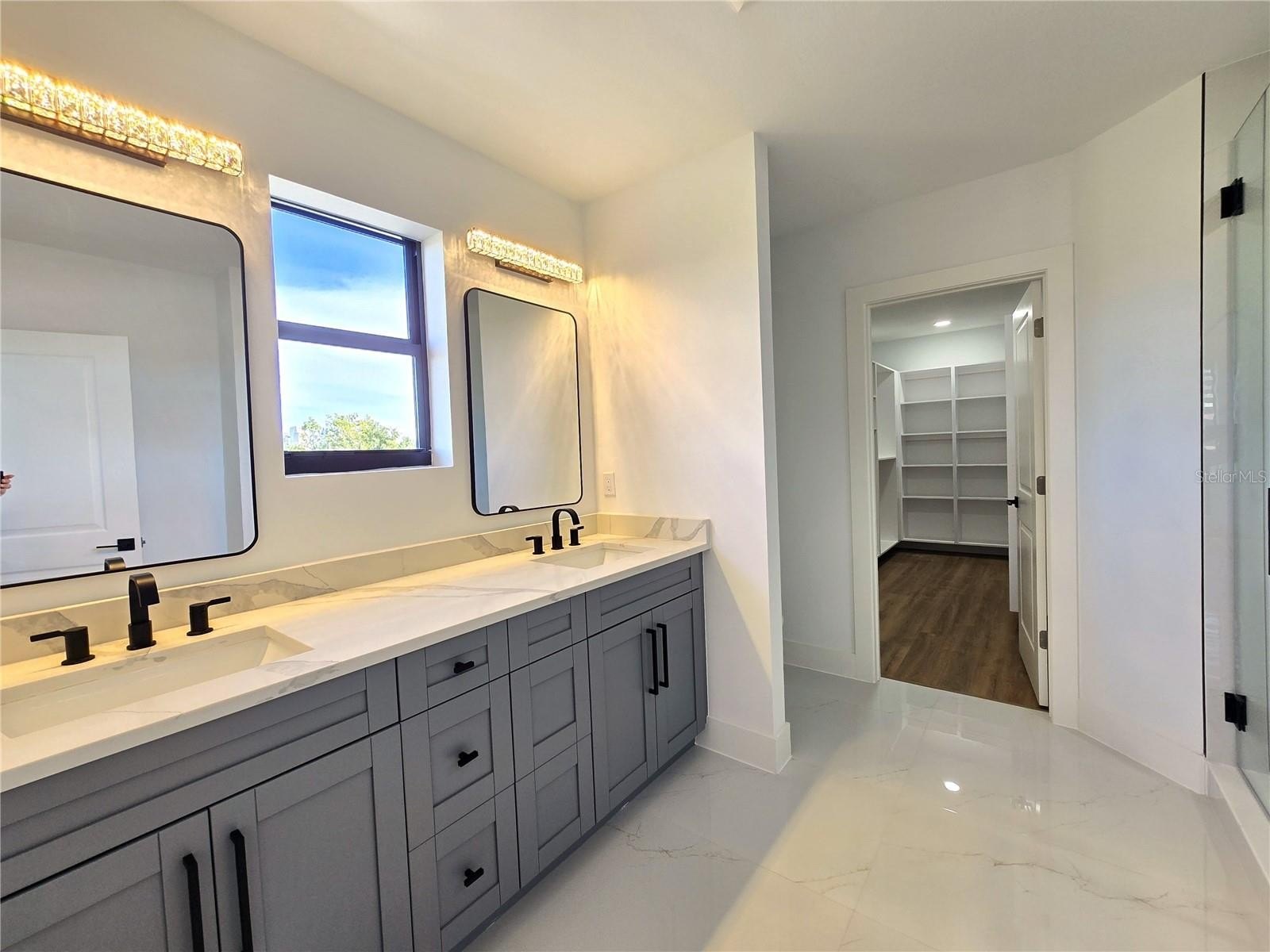 TAMPA, Florida, 33607, United States, 5 Bedrooms Bedrooms, ,3 BathroomsBathrooms,Residential,For Sale,1976051