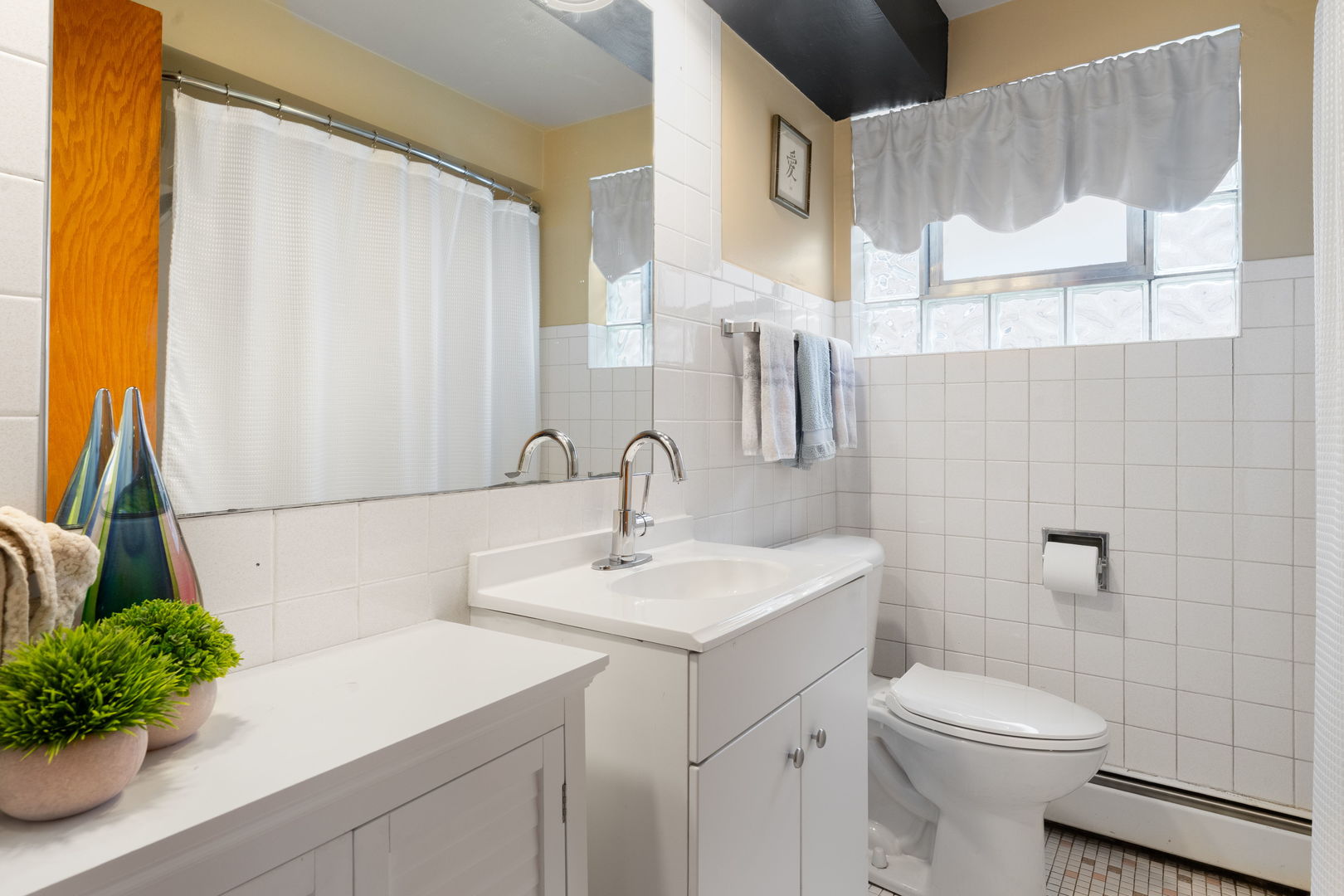 Berwyn, Illinois, 60402, United States, 6 Bedrooms Bedrooms, ,Residential,For Sale,1903495