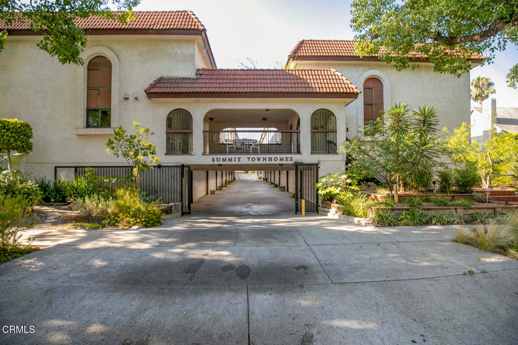 Glendale, California, 91205, United States, 3 Bedrooms Bedrooms, ,2 BathroomsBathrooms,Residential,For Sale,1938623