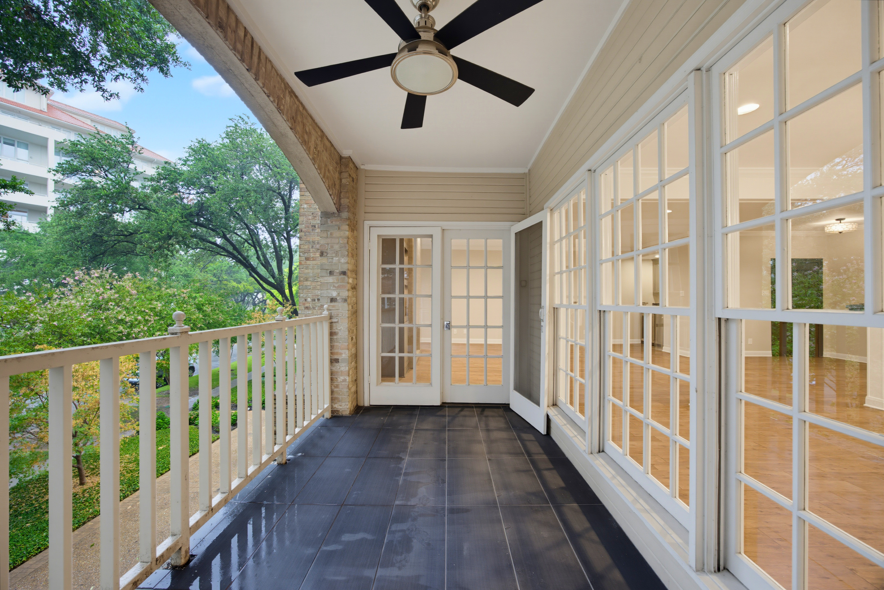  Highland Park Fabulous Three Bedroom Corner Condo at The Savoy, HPISD - 物件實景