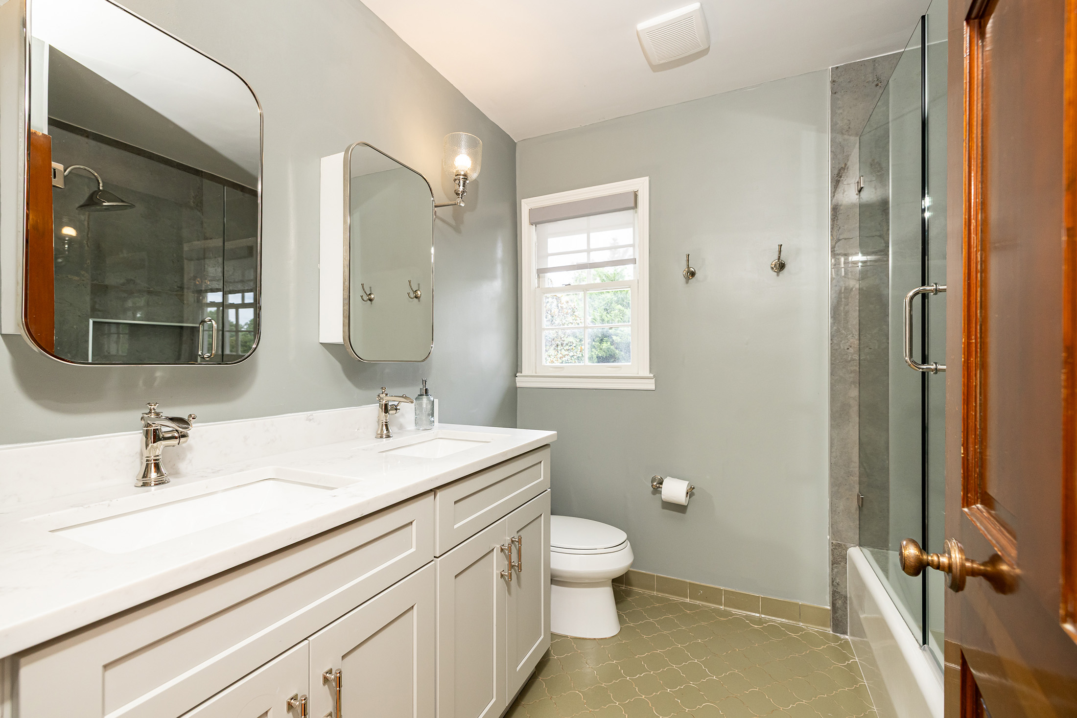 Beautifully Updated Home in Sought-after Arden Woods Neighborhood of Dunwoody - 物件實景