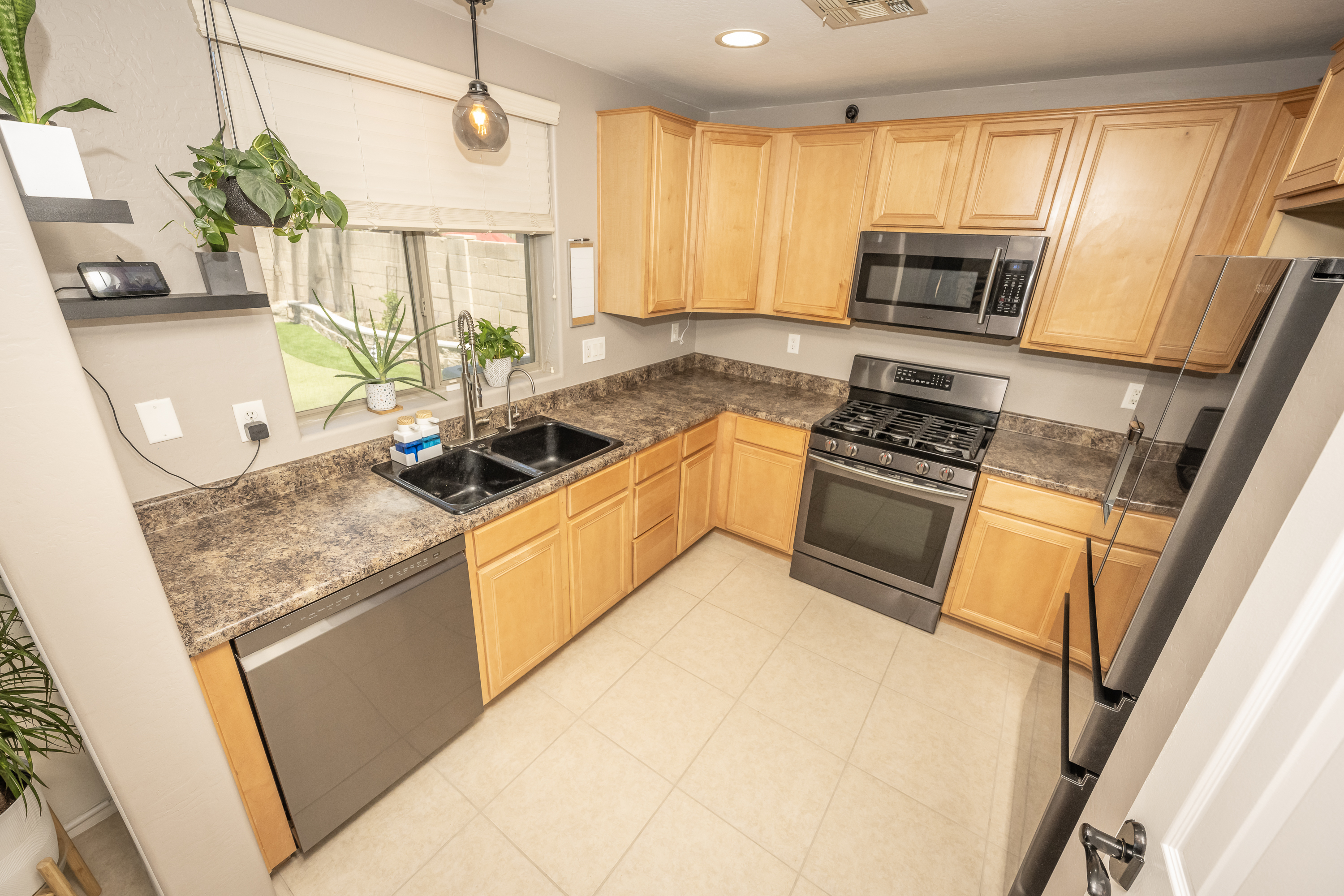 Phoenix, Arizona, 85085, United States, 4 Bedrooms Bedrooms, ,3 BathroomsBathrooms,Residential,For Sale,1869384
