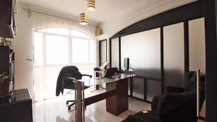 Morelia, Michoacán de Ocampo, 58337, Mexico, 16 Bedrooms Bedrooms, ,14 BathroomsBathrooms,Residential,For Sale,1850325