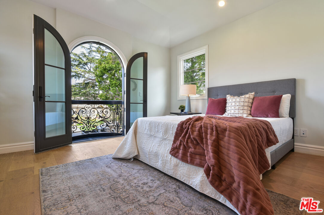 Santa Monica, California, 90402, United States, 5 Bedrooms Bedrooms, ,7 BathroomsBathrooms,Residential,For Sale,1838170