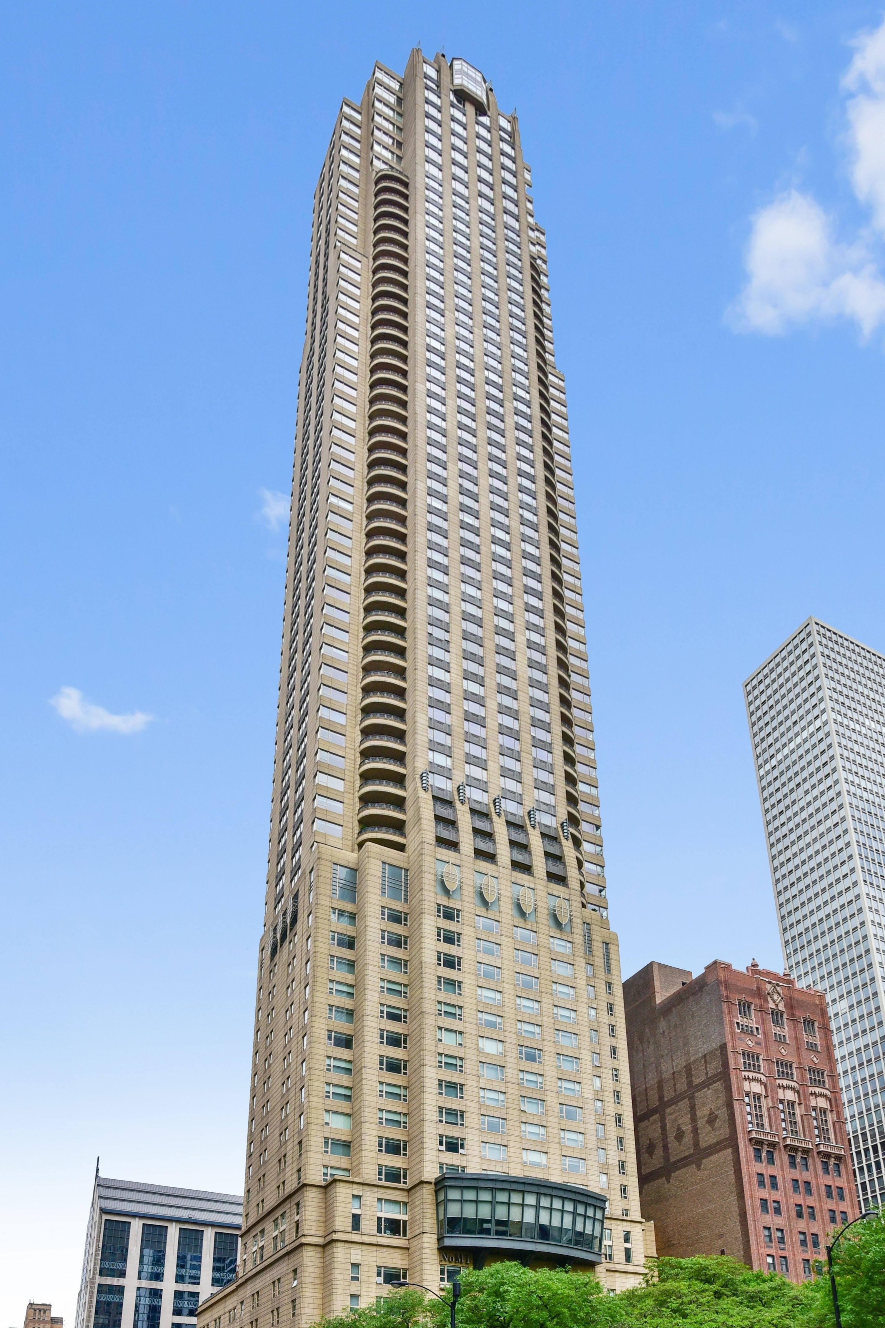  Experience Refined City Living in this Exquisitely Updated Residence - 物件實景