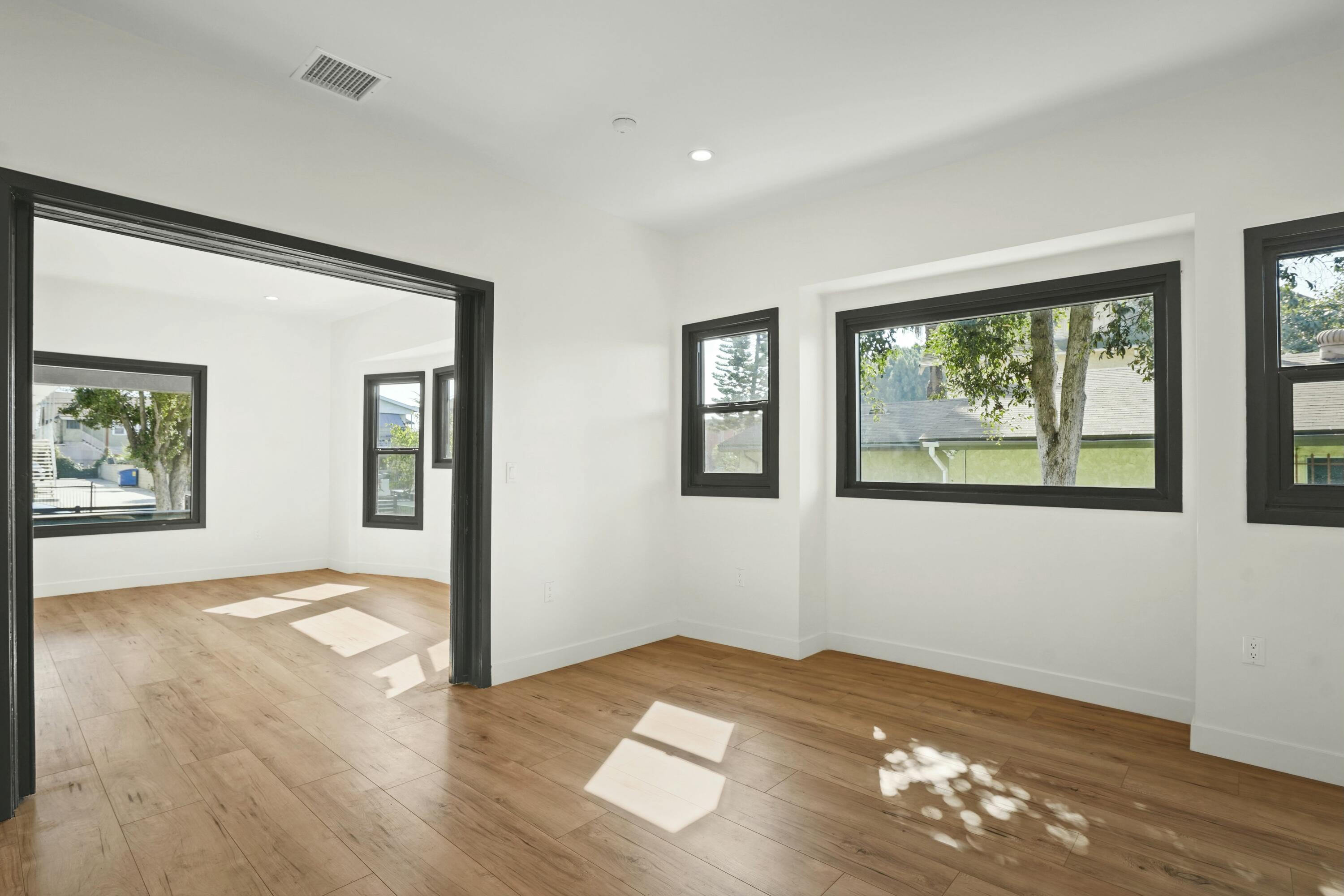 Los Angeles, California, 90007, United States, 5 Bedrooms Bedrooms, ,3 BathroomsBathrooms,Residential,For Sale,1979563