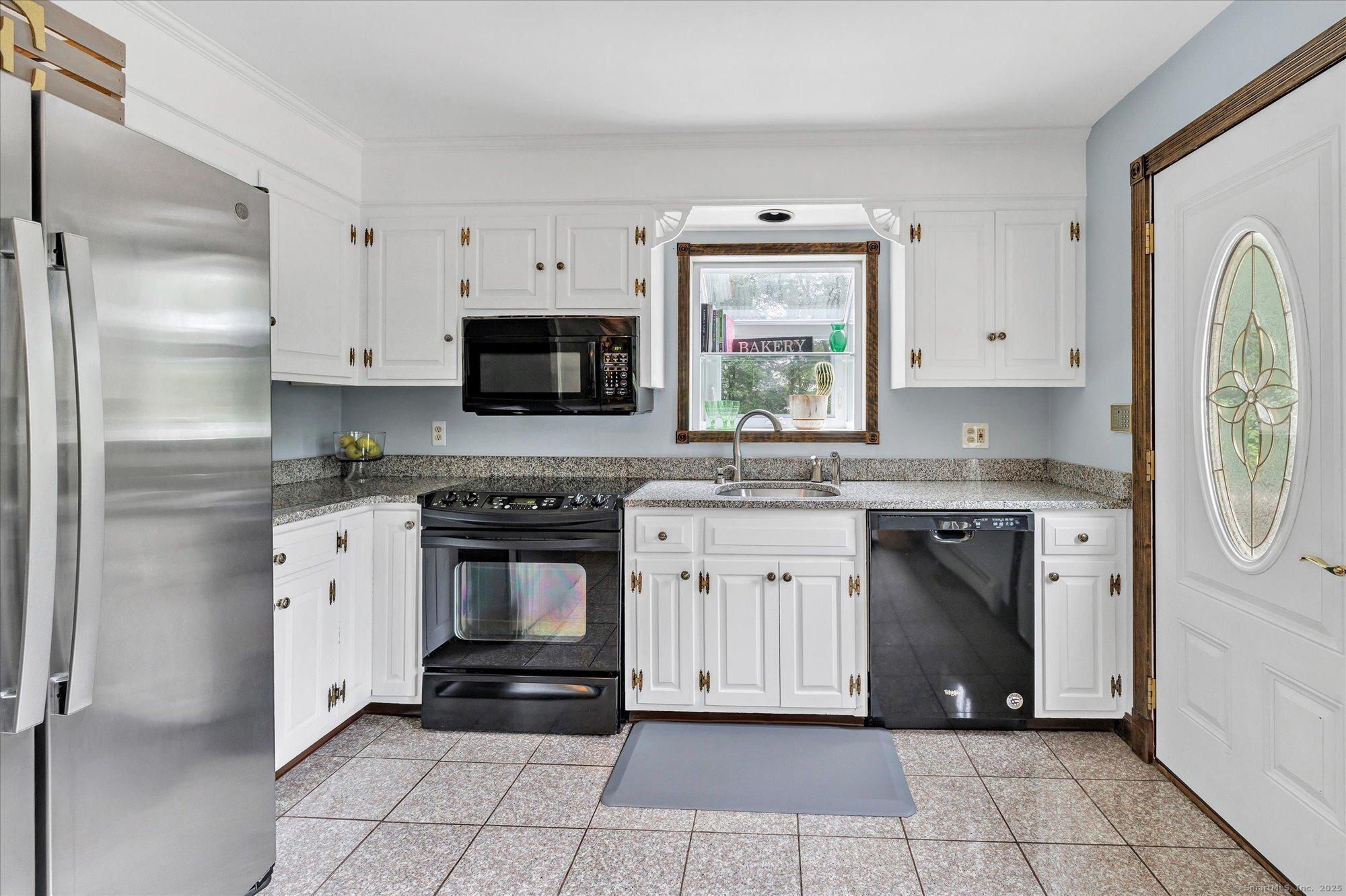 Monroe, Connecticut, 06468, United States, 3 Bedrooms Bedrooms, ,3 BathroomsBathrooms,Residential,For Sale,1872282
