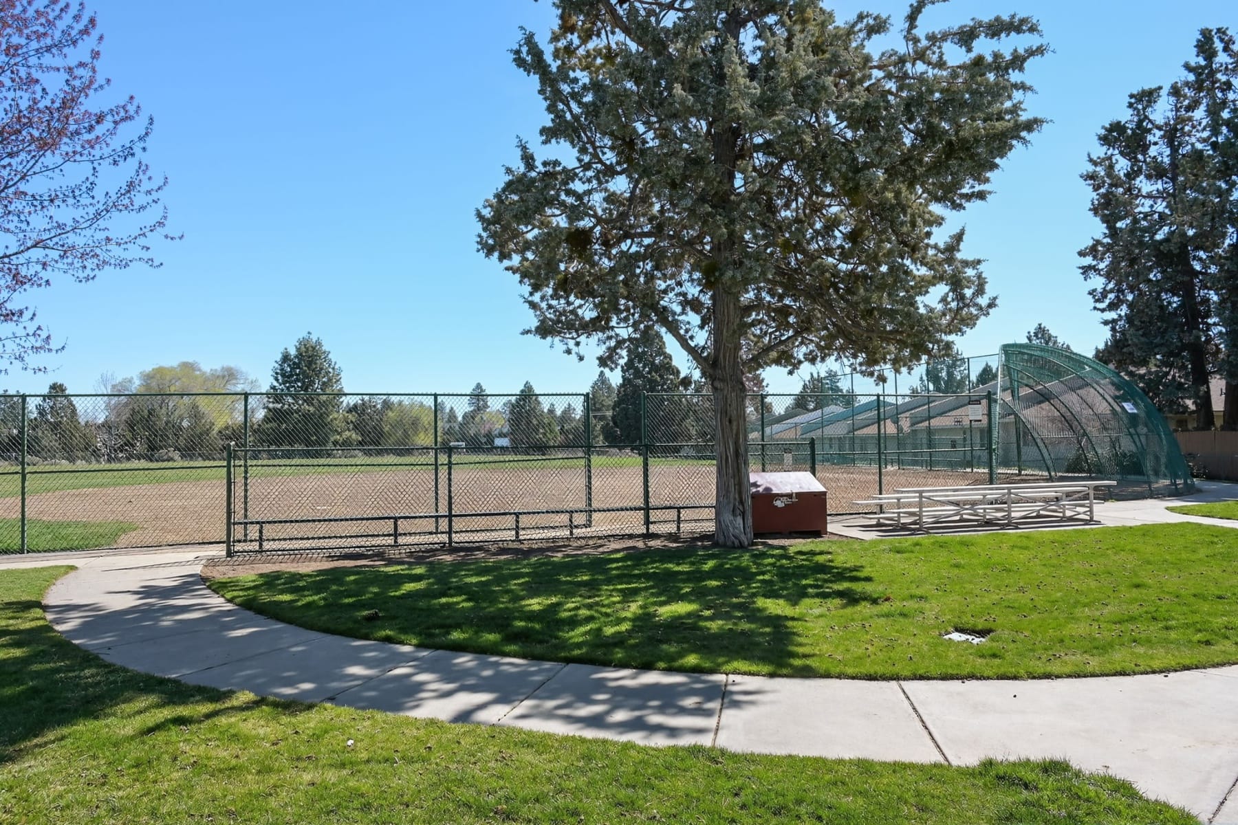  908 SE Stratford Court Bend, OR 97702 - 物件實景