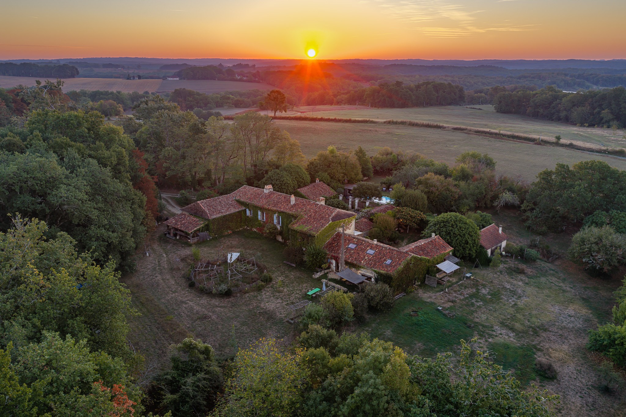  A Hidden Hamlet in the Heart of the Périgord, Offering Five Separate Residences - 物件實景