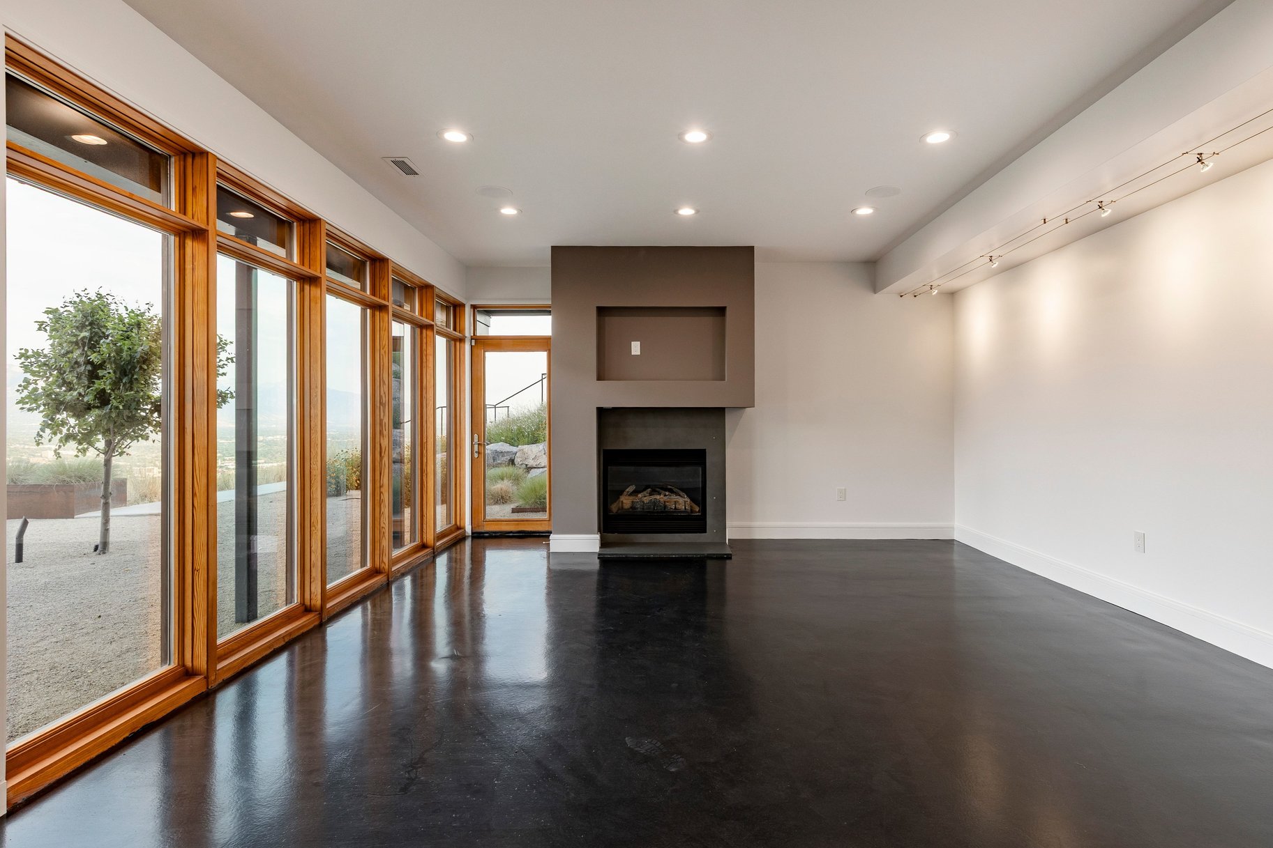  Stunning Contemporary Home with Commanding Views - 物件實景