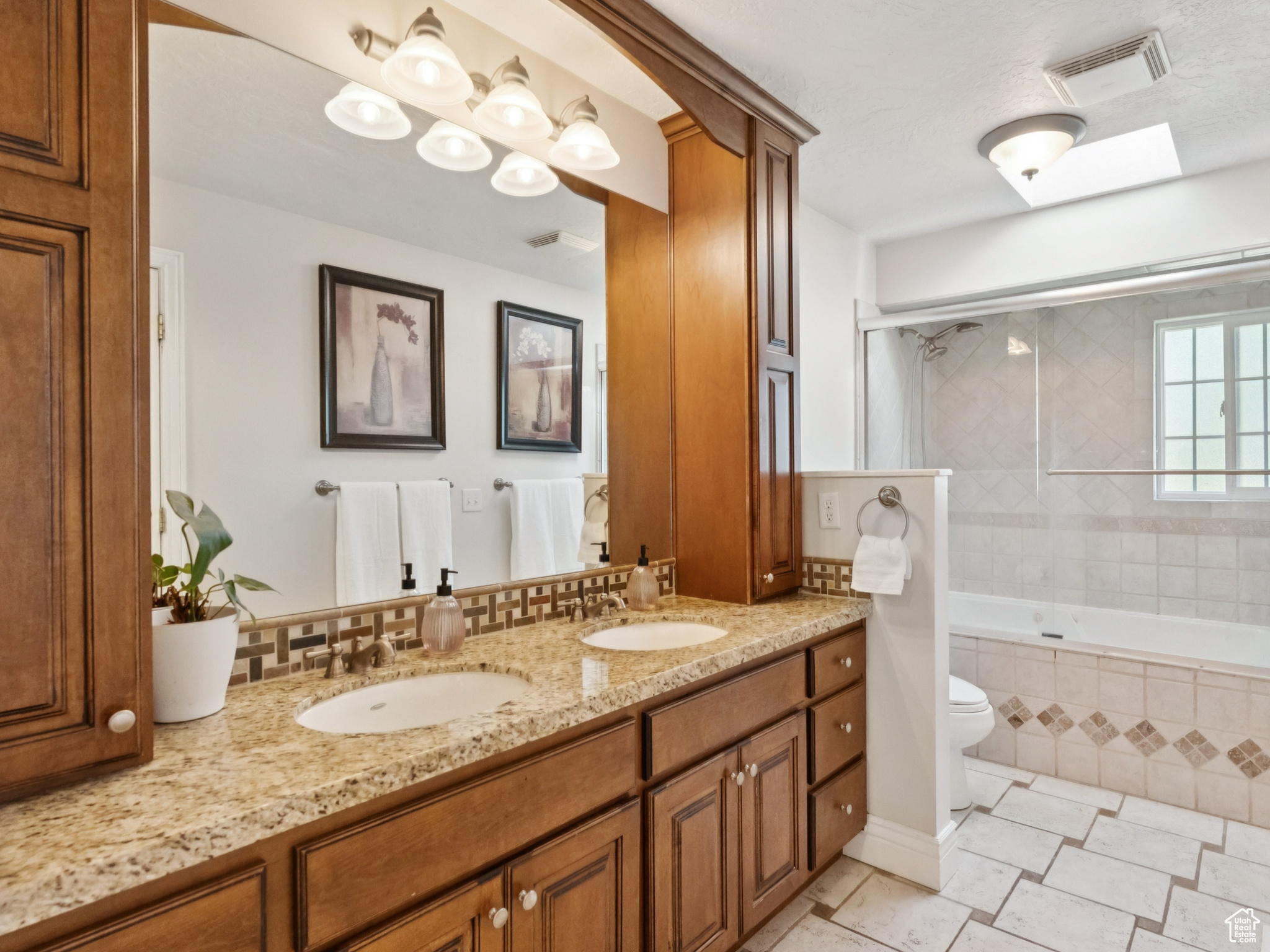 Draper, Utah, 84020, United States, 6 Bedrooms Bedrooms, ,4 BathroomsBathrooms,Residential,For Sale,1848551