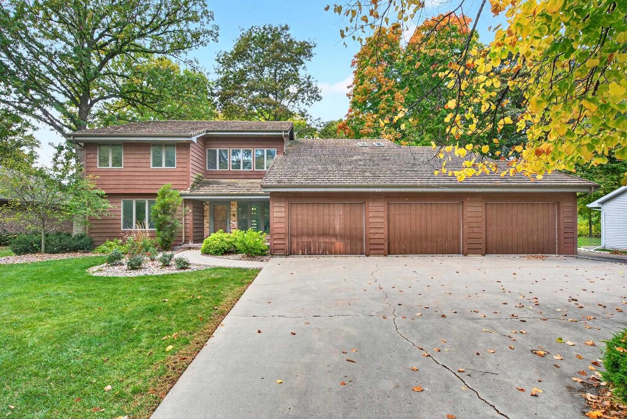 Oshkosh, Wisconsin, 54904, United States, 4 Bedrooms Bedrooms, ,3 BathroomsBathrooms,Residential,For Sale,1978045