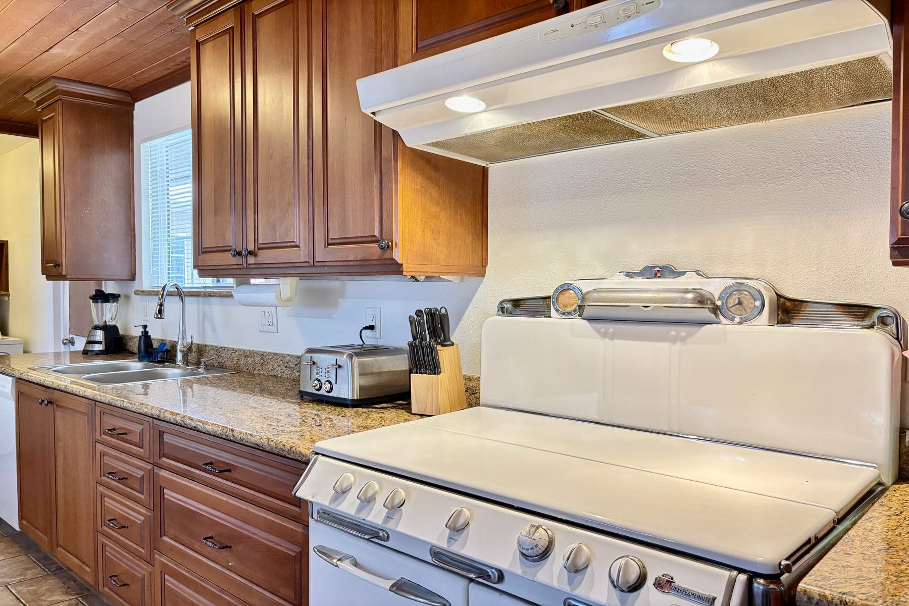  6041 Cleon Avenue - 物件實景