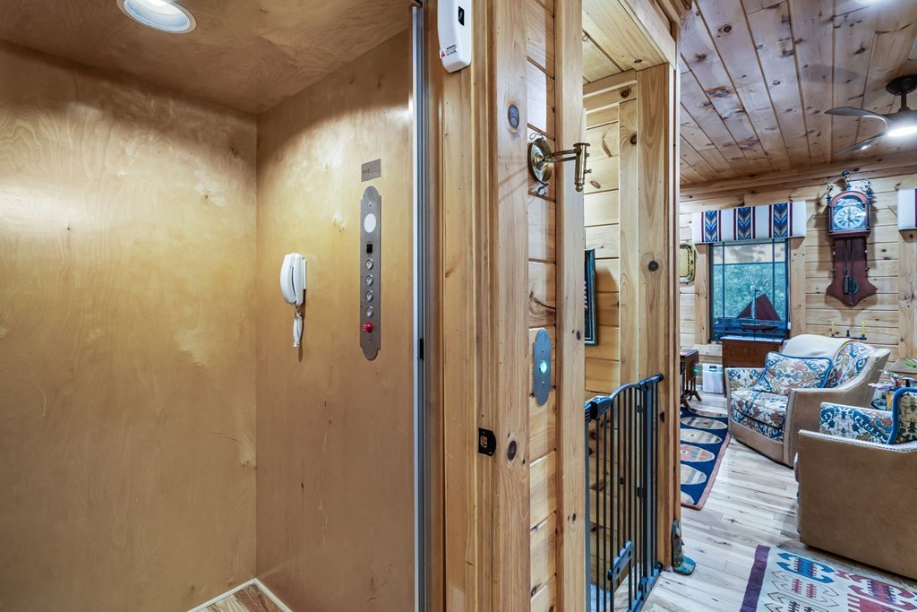 Hiawassee, Georgia, 30546, United States, 4 Bedrooms Bedrooms, ,4 BathroomsBathrooms,Residential,For Sale,1975098