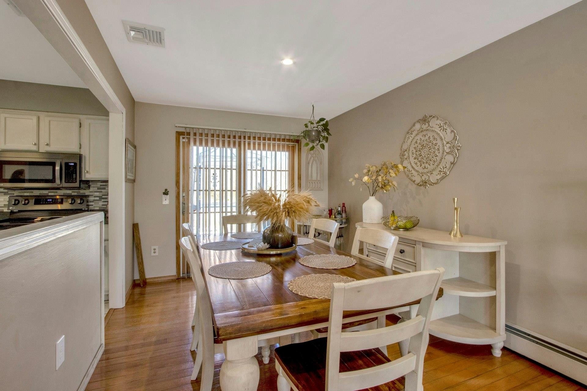 Washingtonville, New York, 10992, United States, 4 Bedrooms Bedrooms, ,2 BathroomsBathrooms,Residential,For Sale,1888612