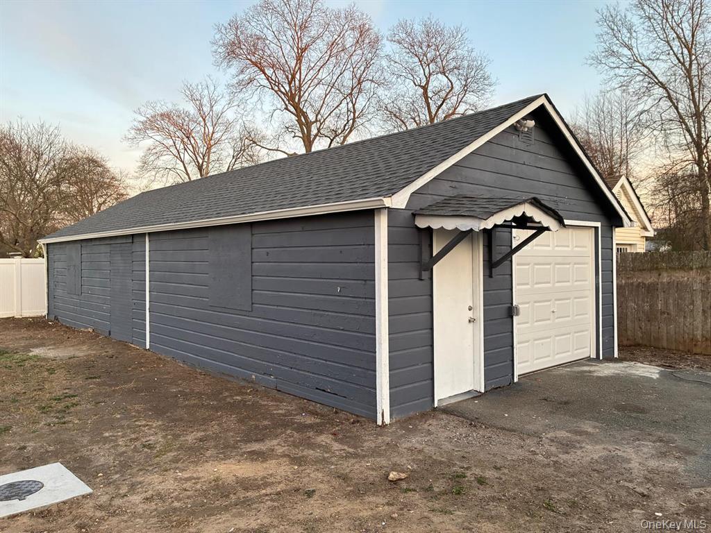 Shirley, New York, 11967, United States, 5 Bedrooms Bedrooms, ,2 BathroomsBathrooms,Residential,For Sale,1948254