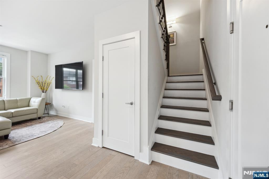 Fort Lee, New Jersey, 07024, United States, 3 Bedrooms Bedrooms, ,3 BathroomsBathrooms,Residential,For Sale,1932356