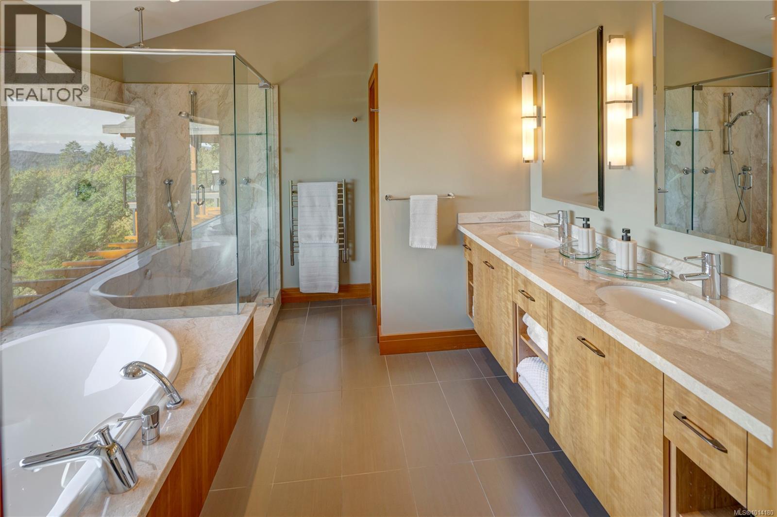 CENTRAL SAANICH, British Columbia, V8M 1S2, CA, 3 Bedrooms Bedrooms, ,4 BathroomsBathrooms,Residential,For Sale,1947352