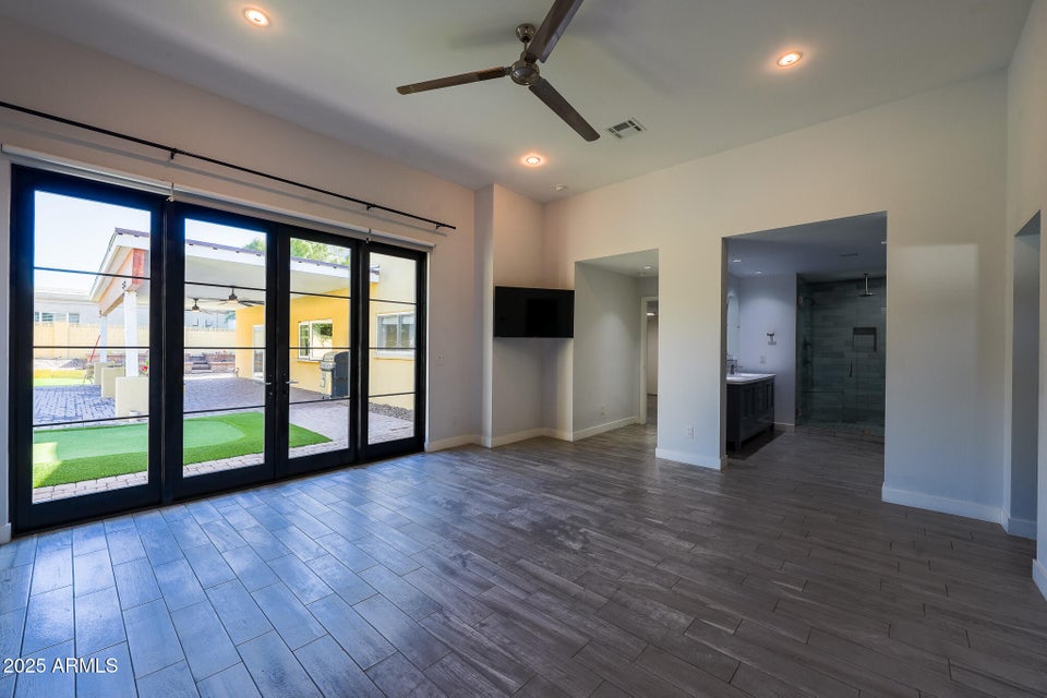 Phoenix, Arizona, 85018, United States, 4 Bedrooms Bedrooms, ,Residential,For Sale,2001186