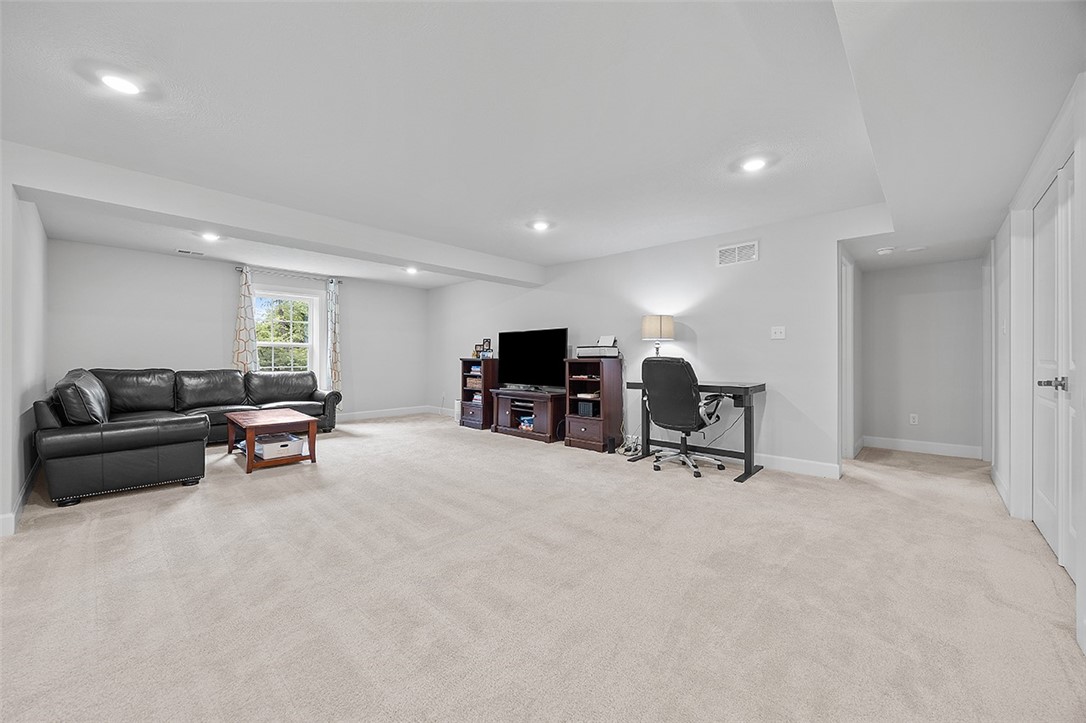 Marshall, Pennsylvania, 15005, United States, 6 Bedrooms Bedrooms, ,5 BathroomsBathrooms,Residential,For Sale,1866594
