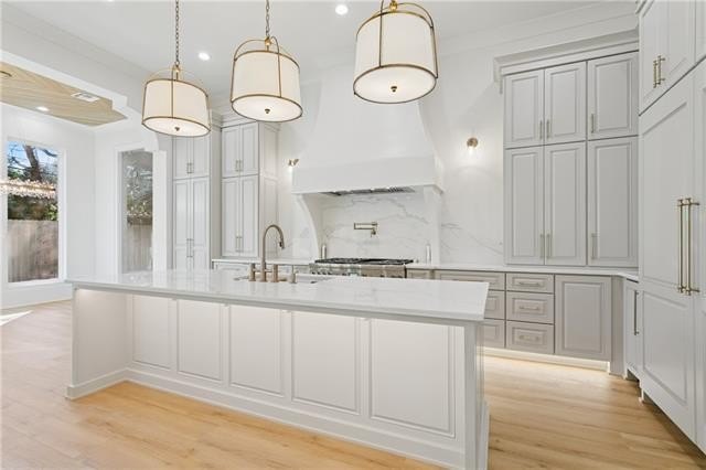 Metairie, Louisiana, 70005, United States, 6 Bedrooms Bedrooms, ,5 BathroomsBathrooms,Residential,For Sale,2010841