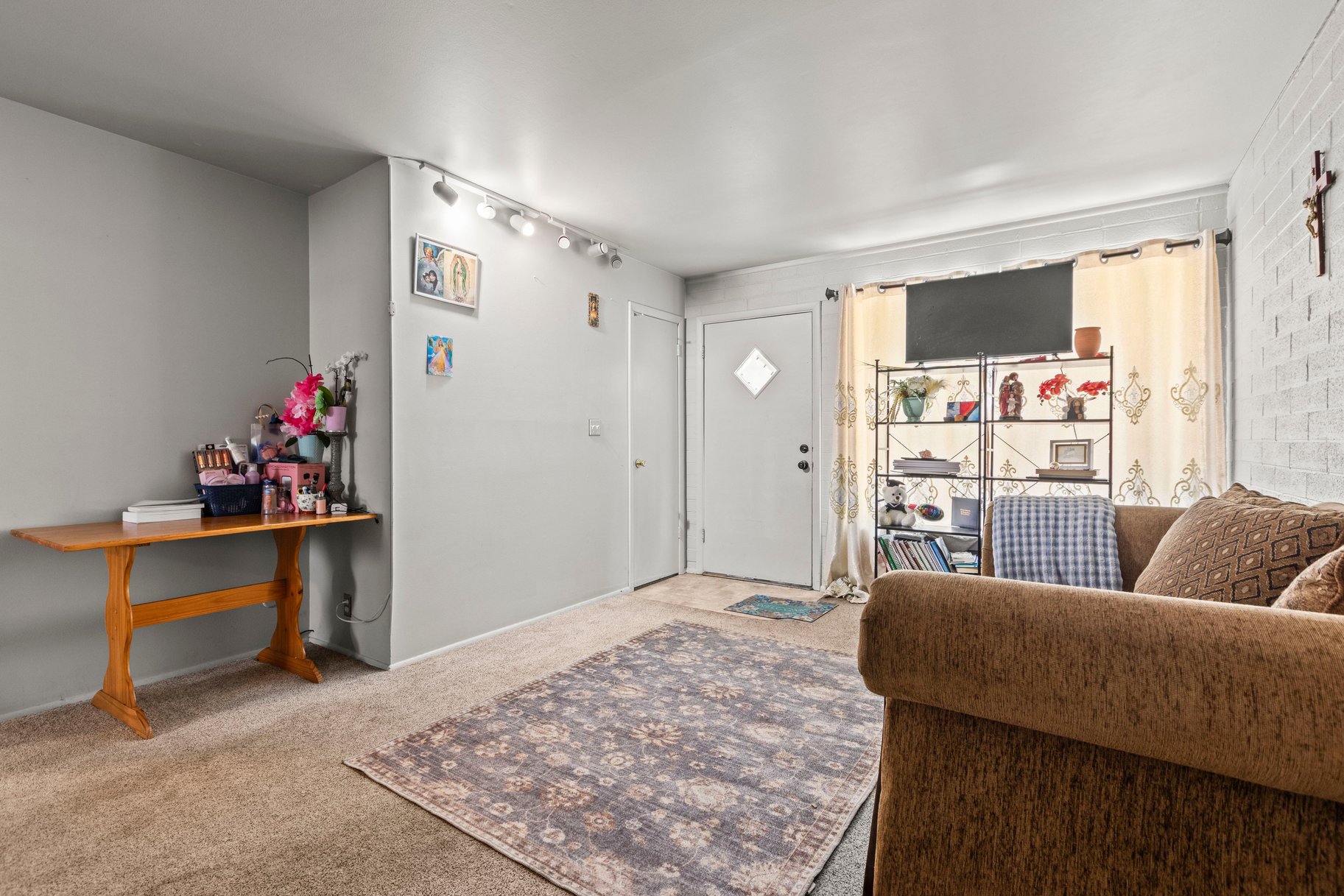  Cash Flow Now. More Later. Value-Add Duplex with Loyal Tenants - 物件實景