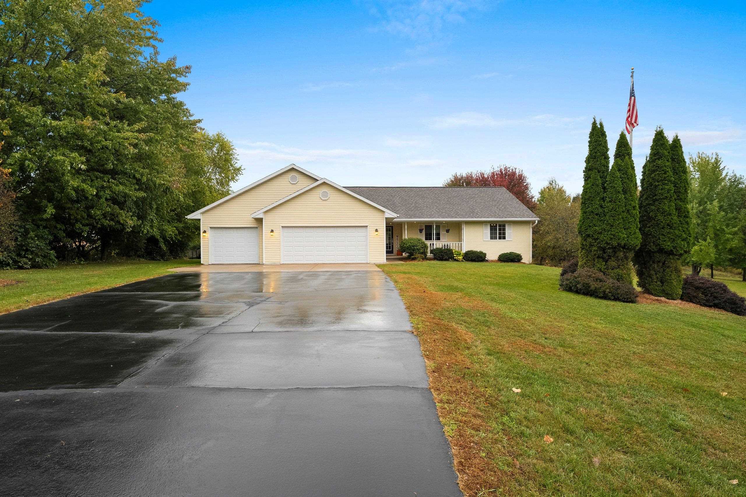 SOBIESKI, Wisconsin, 54171, United States, 5 Bedrooms Bedrooms, ,3 BathroomsBathrooms,Residential,For Sale,1965395