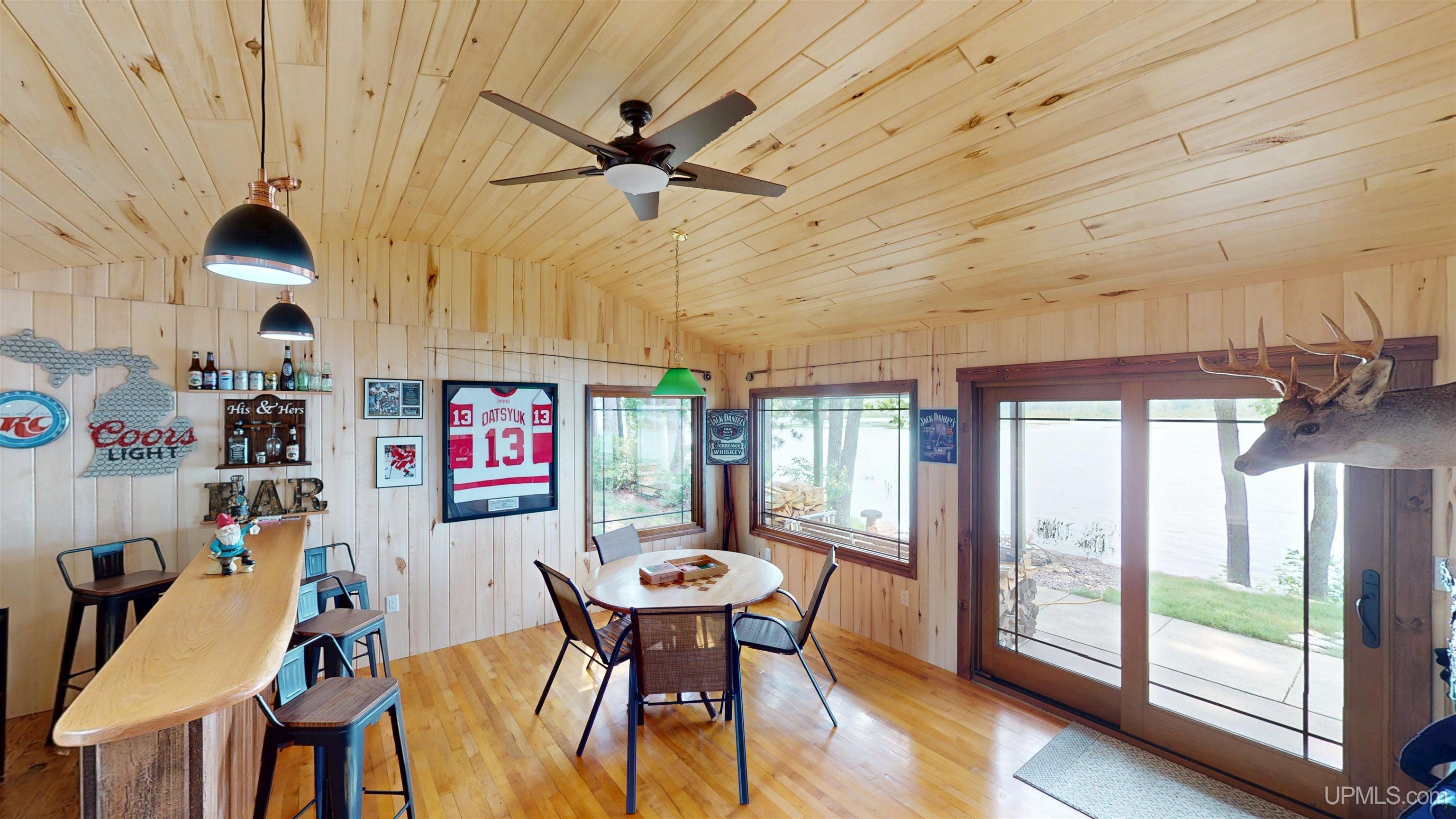 Marquette, Michigan, 49855, United States, 2 Bedrooms Bedrooms, ,4 BathroomsBathrooms,Residential,For Sale,1892873