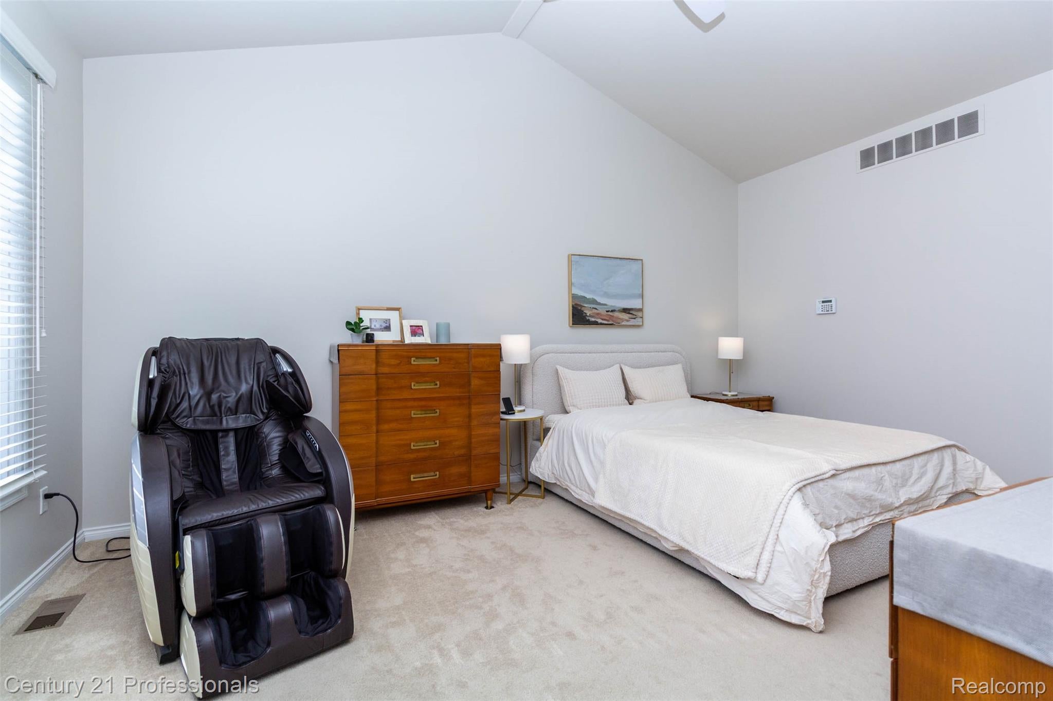 Troy, Michigan, 48098, United States, 2 Bedrooms Bedrooms, ,3 BathroomsBathrooms,Residential,For Sale,1979422