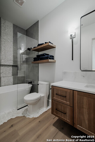 Victoria, Texas, 77904, United States, 4 Bedrooms Bedrooms, ,5 BathroomsBathrooms,Residential,For Sale,1997014