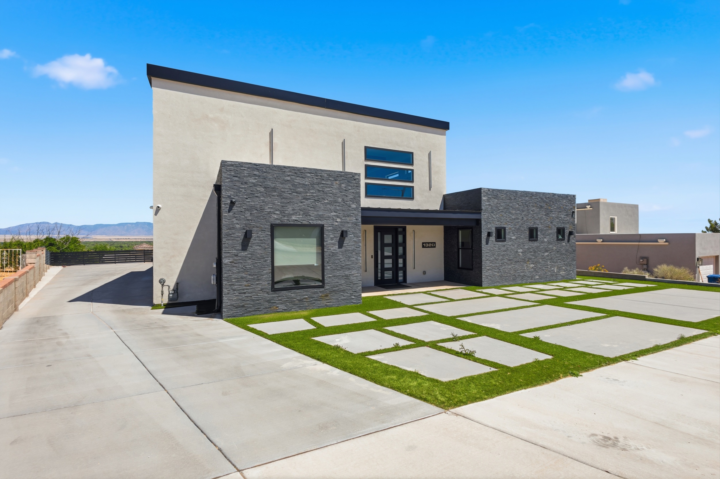 Los Lunas, New Mexico, 87031, United States, 3 Bedrooms Bedrooms, ,2 BathroomsBathrooms,Residential,For Sale,2048008