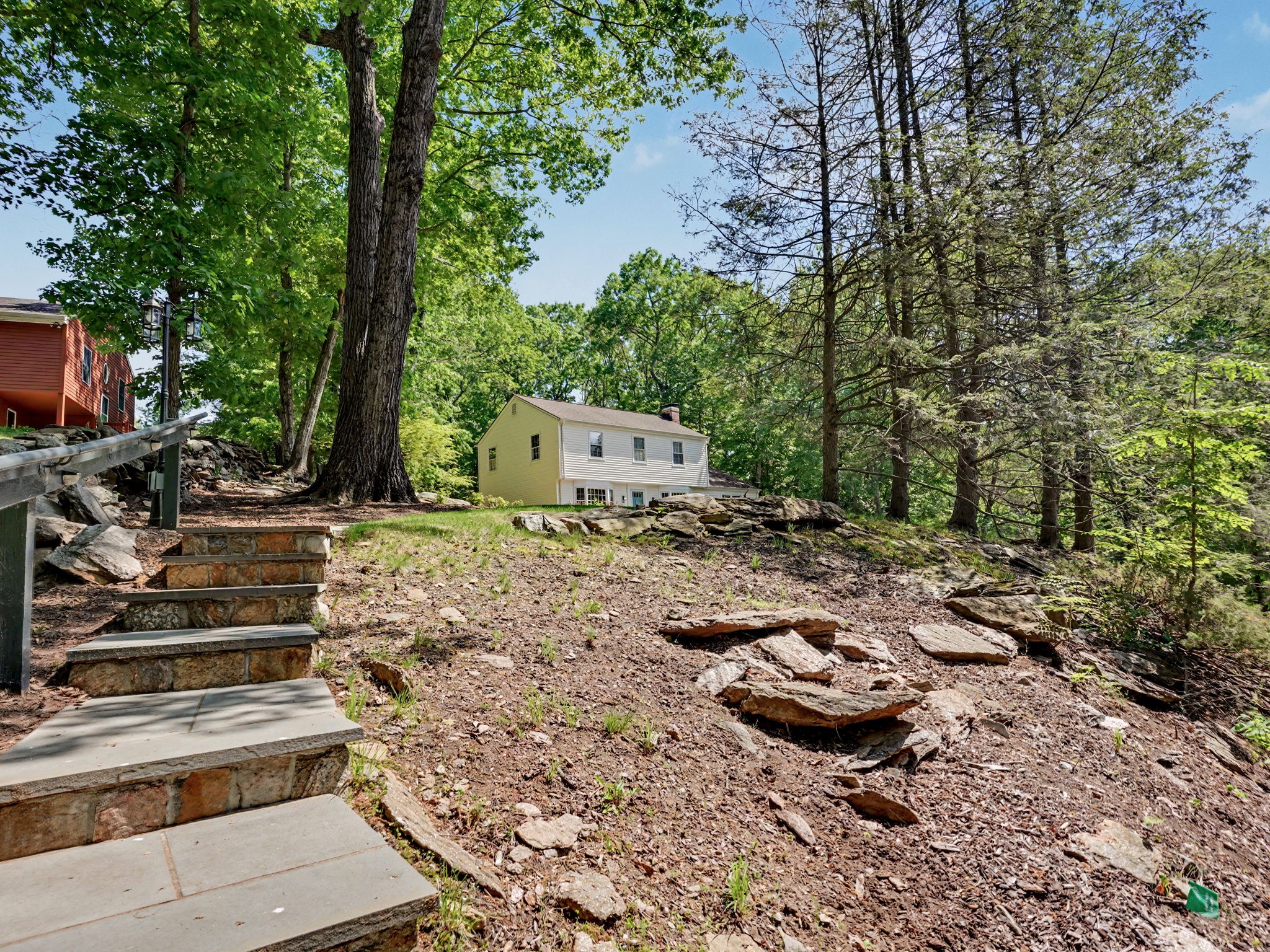  Hilltop Lake Hills Oasis with Renovated Chef