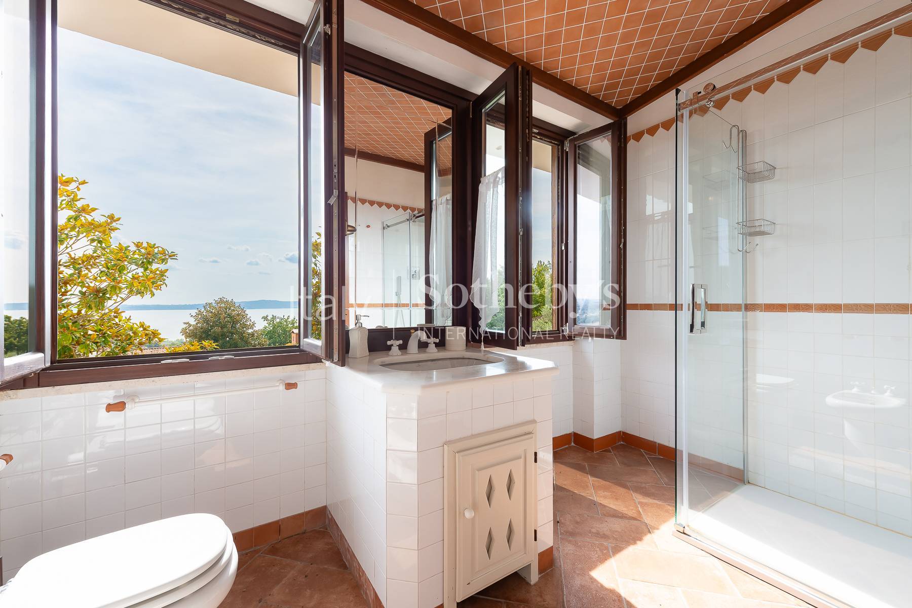  Elegant Villa with Private Park in Trevignano Romano - 物件實景