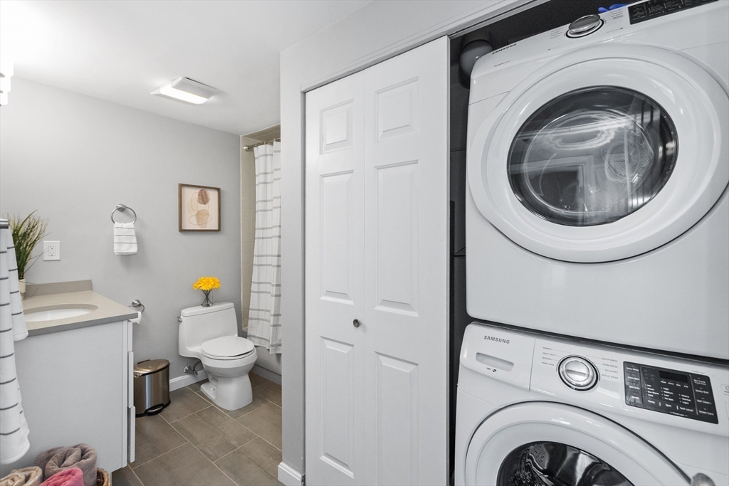 Medford, Massachusetts, 02155, United States, 2 Bedrooms Bedrooms, ,2 BathroomsBathrooms,Residential,For Sale,1939761