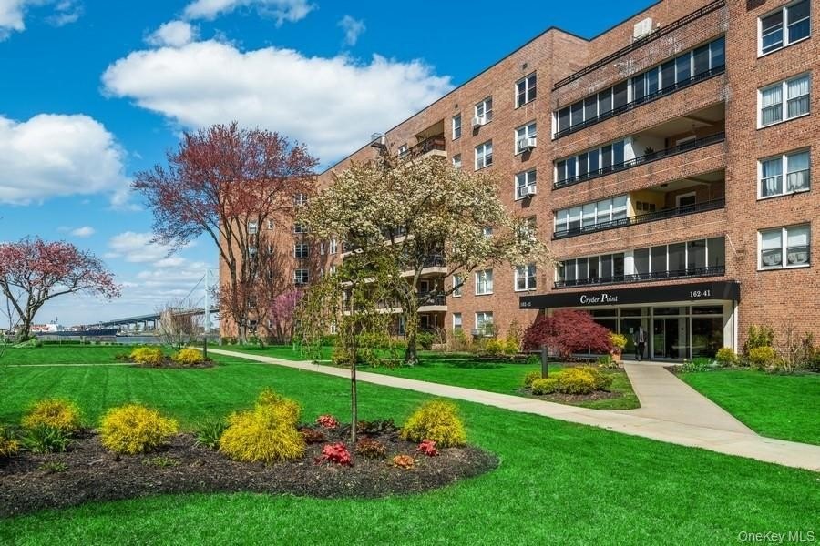 Beechhurst, New York, 11357, United States, 3 Bedrooms Bedrooms, ,2 BathroomsBathrooms,Residential,For Sale,1980845