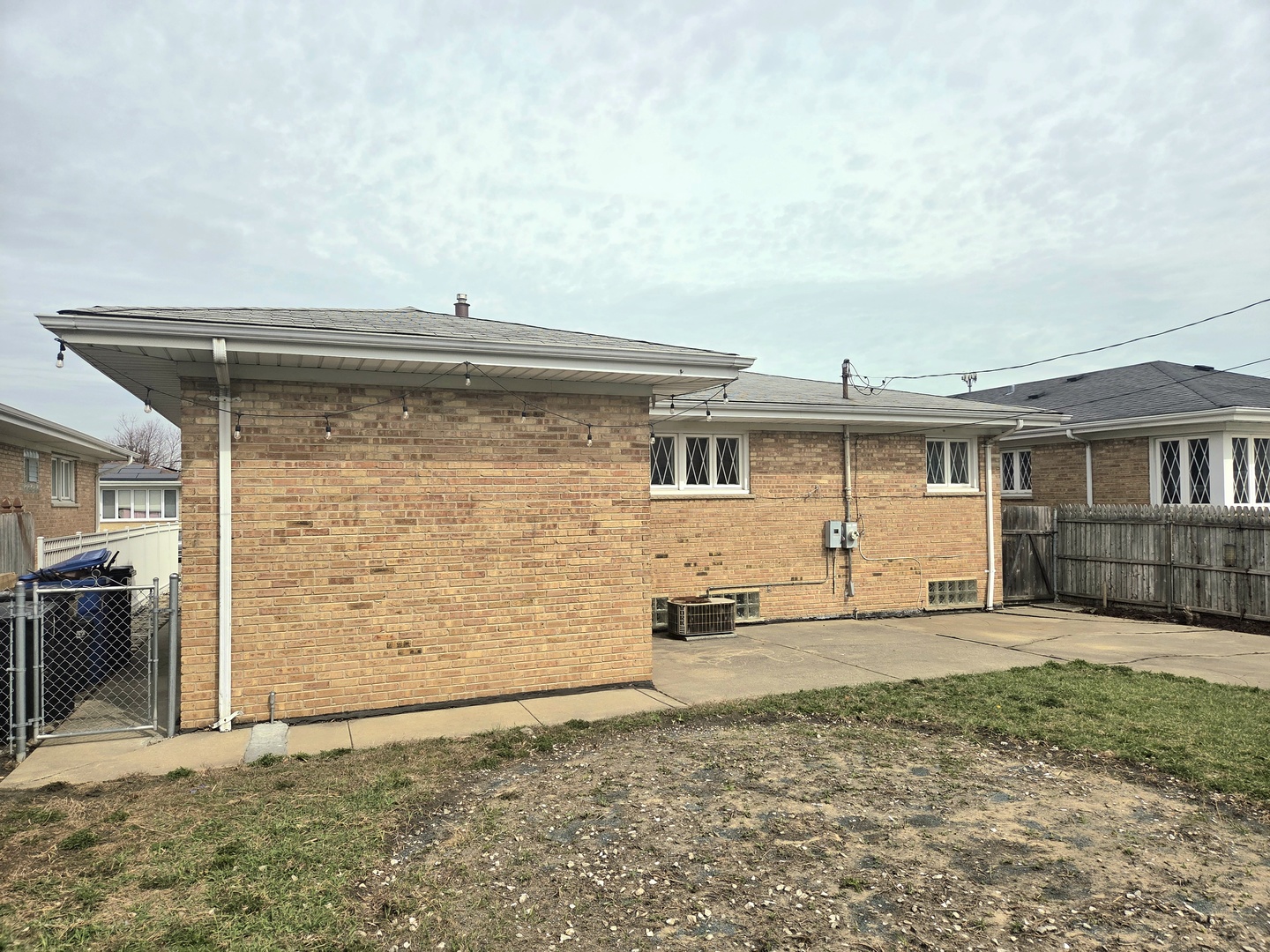 Chicago, Illinois, 60656, United States, 2 Bedrooms Bedrooms, ,2 BathroomsBathrooms,Residential,For Sale,2028341