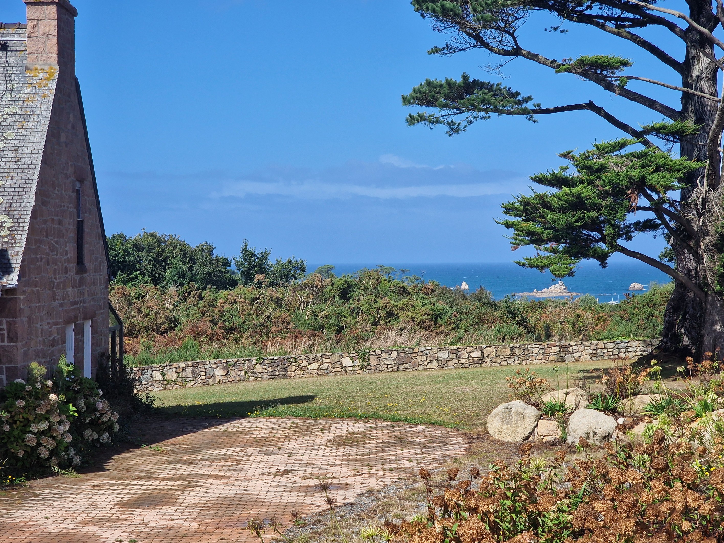  An Exceptional Coastal Estate in Plougrescant: A Canvas for Bespoke Luxury - 物件實景