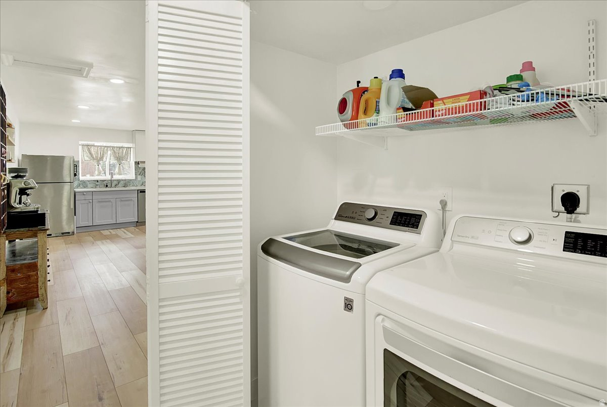 Sandy, Utah, 84094, United States, 4 Bedrooms Bedrooms, ,1 BathroomBathrooms,Residential,For Sale,2001958