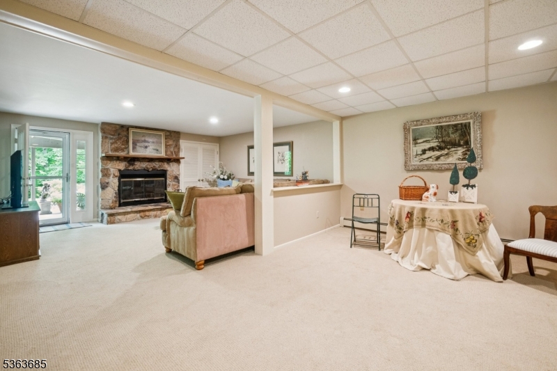 Bernards Twp., New Jersey, 07920, United States, 3 Bedrooms Bedrooms, ,4 BathroomsBathrooms,Residential,For Sale,1875142