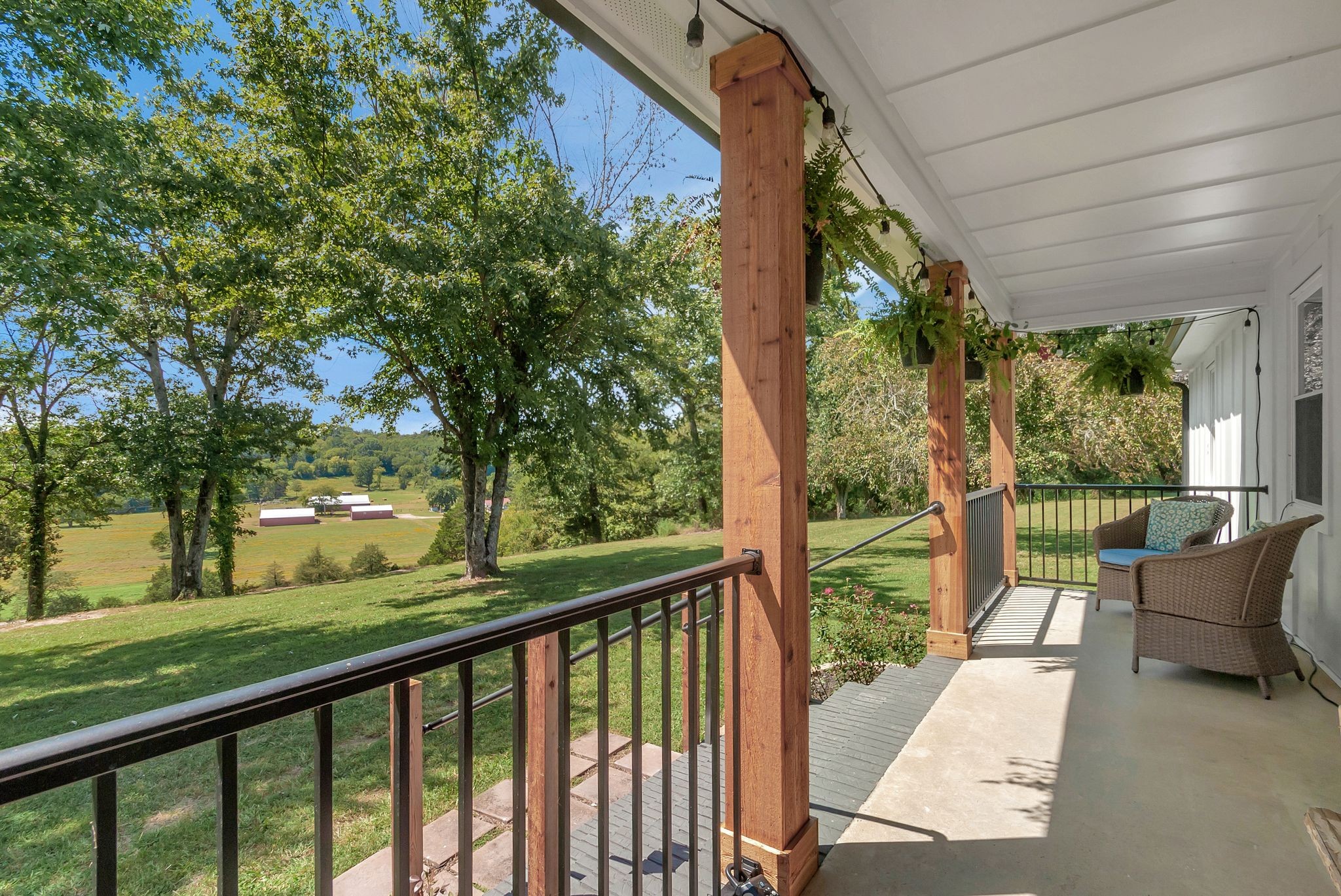Pulaski, Tennessee, 38478, United States, 4 Bedrooms Bedrooms, ,2 BathroomsBathrooms,Residential,For Sale,1932287